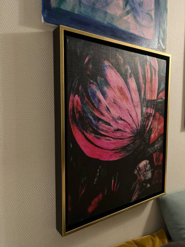 Wild tulipan, printed version. Linen canvas. Luxurious print, museums quality. Abstract Prints Claudia De La Hoz - Subjektiv.art