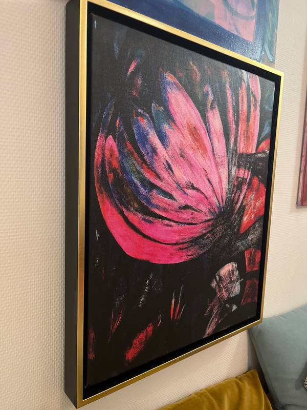 Wild tulipan, printed version. Linen canvas. Luxurious print, museums quality. Abstract Prints Claudia De La Hoz - Subjektiv.art