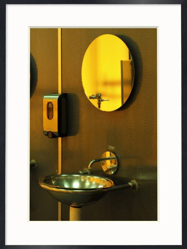 Do not touch the exhibits Modern Photography AYO STVDIOS - Subjektiv.art