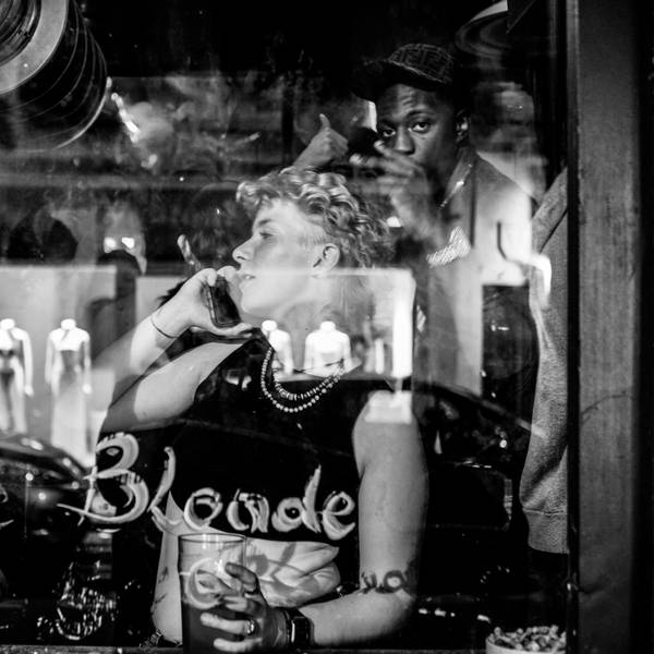 Blonde Modern Photography AYO STVDIOS - Subjektiv.art