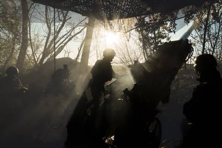 Calculation of Howitzer M77, outskirts of Bakhmut - Subjektiv.art