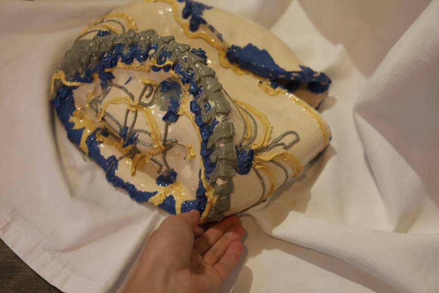 Cair na realidade 2 Surrealistic Ceramic Ana Leonor Pinto - Subjektiv.art