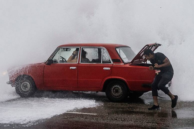Malecón, 2024 Fine Art Photography João Pina - Subjektiv.art